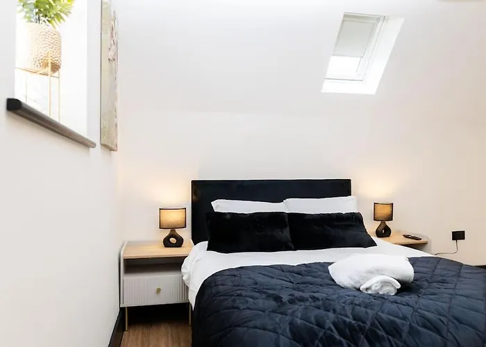 The Berriman Collection Stylish Sleeps 6 - 2 Bedroom