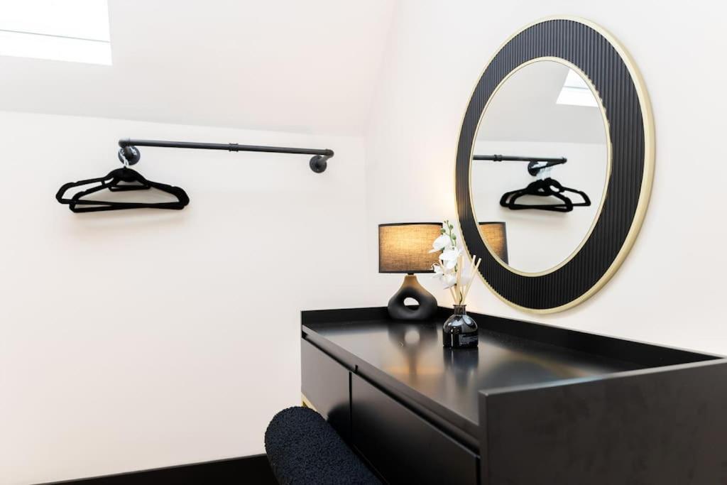 The Berriman Collection Stylish Sleeps 6 - 2 Bedroom * Cardiff