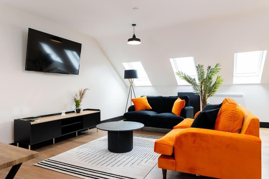 The Berriman Collection Stylish Sleeps 6 - 2 Bedroom *